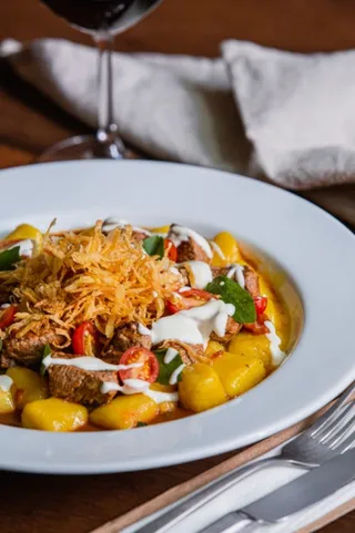 ÑOQUIS DE BAROA CON RAGÚ DE FILETE Y GRANA PADANO