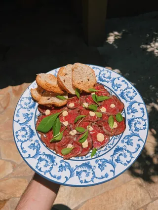 CARPACCIO DI MANZO CON DIJON TARTUFATA